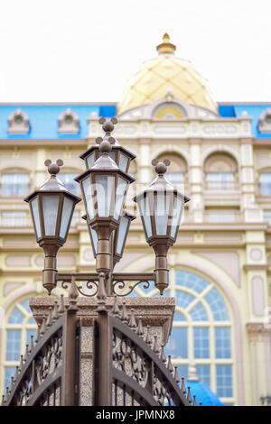 Lanternes de Mickey Mouse à l'entrée de Tokyo Disneyland Hotel à Tokyo Disney Resort, Urayasu, Chiba, Japon Banque D'Images