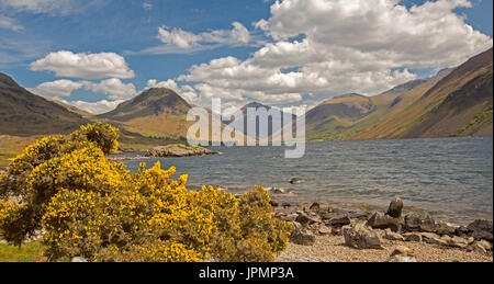 Lac Wastwater et collines, Cumbria, Angleterre Banque D'Images