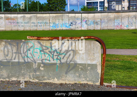 Les articles conservés du mur de Berlin au Mémorial du Mur de Berlin sur la Bernauer Strasse, Berlin, Allemagne Banque D'Images