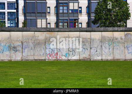 Les articles conservés du mur de Berlin au Mémorial du Mur de Berlin sur la Bernauer Strasse, Berlin, Allemagne Banque D'Images