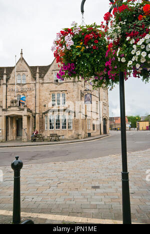 L'Hôtel de l'Ours Le marché Garbsen Wilts Angleterre UK Banque D'Images