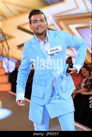 Paul Danan entre dans le Celebrity Big Brother house à Elstree Studios à Borehamwood, Herfordshire. Banque D'Images