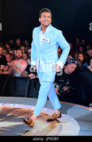 Paul Danan entre dans le Celebrity Big Brother house à Elstree Studios à Borehamwood, Herfordshire. Banque D'Images