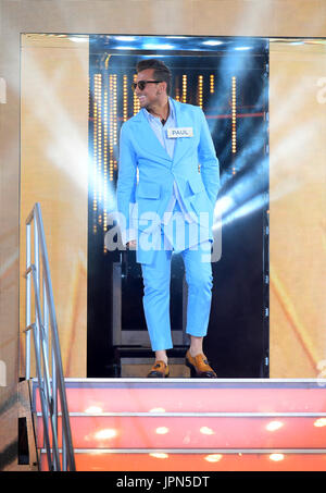 Paul Danan entre dans le Celebrity Big Brother house à Elstree Studios à Borehamwood, Herfordshire. Banque D'Images