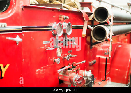 Un petit panneau de contrôle sur un camion à pumper. Banque D'Images