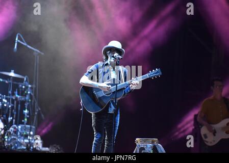 Naples, Italie. 06Th Aug 2017. Le chanteur et auteur-compositeur Américaine Laura Pergolizzi (LP) d'effectuer en direct sur scène à l'Arena Flegrea dans Napoli. Credit : Paola Visone/Pacific Press/Alamy Live News Banque D'Images