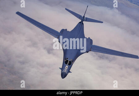 Un supersonic U.S. Air Force Lancer bombardiers B-1 en vol. Banque D'Images