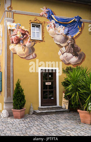 Luftmalerei fresques peintes sur les bâtiments de la ville bavaroise de Mittenwald, Allemagne Banque D'Images