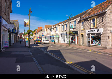 Vue générale le long de High Street, rue Somerset UK 2017 Banque D'Images