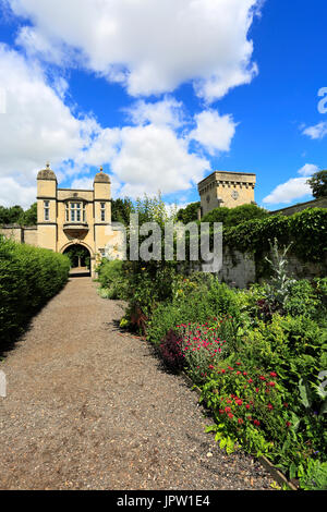 Vue sur jardins clos d'Easton Easton, village, près de Grantham, Lincolnshire, Angleterre, RU Banque D'Images