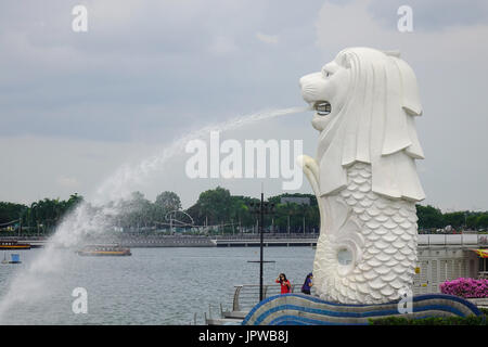 Singapour - Jun 13, 2017. Vue sur le Merlion de Singapour. Singapour est l'un des plus populaires destinations de voyage dans le monde pour un g Banque D'Images