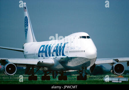- Pan Am Pan American World Airways Boeing 747-100 taxiing nommé Clipper Juan Trippe T. Banque D'Images