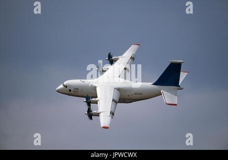 Antonov AN-70 deuxième prototype dans l'aéro-affichage à l'aéronautique de Paris en 1999 Banque D'Images