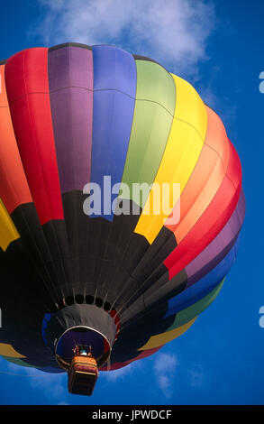 Multi-couleur Vol montgolfière en route aux l'Albuquerque International Balloon Fiesta 1997 Banque D'Images