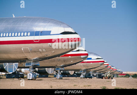 Une rangée de nez de American Airlines McDonnell Douglas DC-10 garé après la retraite au désert-storage, Arizona, USA Banque D'Images