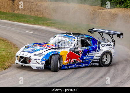 '2016 Radbul' Mazda MX-5 Drift voiture avec chauffeur 'Mad' Mike Whiddett en 2017 Goodwood Festival of Speed, Sussex, UK. Banque D'Images