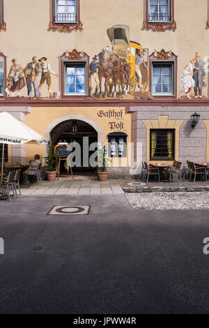 Luftmalerei fresques peintes sur les bâtiments de la ville bavaroise de Mittenwald, Allemagne Banque D'Images