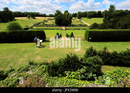 Vue sur jardins clos d'Easton Easton, village, près de Grantham, Lincolnshire, Angleterre, RU Banque D'Images