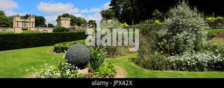 Vue sur jardins clos d'Easton Easton, village, près de Grantham, Lincolnshire, Angleterre, RU Banque D'Images