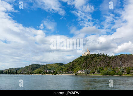 La forteresse de Marksburg sur le Rhin vue de Kobern-gondorf, Rhénanie-Palatinat, Allemagne Banque D'Images