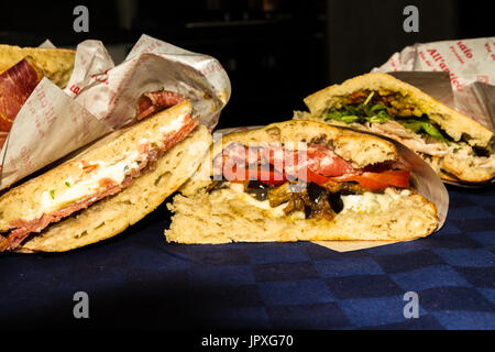 Italie - 17 avril : des paninis vendu à Florence, Italie à partir de tous les' Antico Vinaio le 17 avril 2017 à Florence Banque D'Images