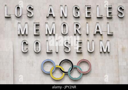 2 août 2017 - Los Angeles, Californie, États-Unis - la façade de la Los Angeles Memorial Coliseum de Los Angeles. Los Angeles sera l'hôte des Jeux Olympiques et Paralympiques de 2028. (Crédit Image : © Ringo Chiu via Zuma sur le fil) Banque D'Images