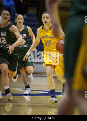 Rock Island, Iowa, États-Unis. 18 janvier, 2017. L'Augustana Olivia Mayer (15) court en bas cour pendant la quatrième période de leur jeu à l'Augustana College à Rock Island le mercredi 18 janvier, 2017. L'Augustana défait Illinois Wesleyan, 83-73. Credit : Andy Abeyta/Quad-City Times/ZUMA/Alamy Fil Live News Banque D'Images