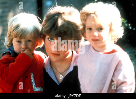 31 août 2017 marque 20 ans depuis la mort de la princesse Diana. La princesse Diana meurt de blessures graves dans les premières heures du 31 août 1997 après un accident de voiture à Paris. Photo : c. fin des années 70 - Diana en tant que professeur des écoles. La princesse Diana Lady Diana Spencer Globe Crédit : Photos/ZUMAPRESS.com/Alamy Live News Banque D'Images