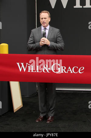 Universal City, CA. 09Th Aug 2017. Robert Greenblatt, à "Will & Grace" Début de la production de l'événement de lancement et Cérémonie à Universal City Plaza en Californie le 02 août, 2017. Credit : Fs/media/Alamy Punch Live News Banque D'Images