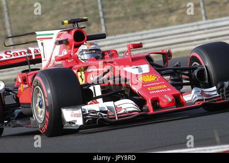 Budapest, Hongrie. 2 Août, 2017. La Ferrari de Kimi Raikkonen est de l'époque de la deuxième saison de Formule Un en-test dans Hungaroring, Budapest, Hongrie, le 2 août 2017. Credit : Csaba Domotor/Xinhua/Alamy Live News Banque D'Images