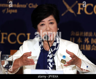 Tokyo, Japon. 3e août, 2017. Gouverneur de Tokyo, Yuriko Koike prononce un discours devant des journalistes étrangers au Club des correspondants étrangers du Japon à Tokyo le Jeudi, août 3, 2017. Koike est devenu Tokyos Première femme leader il y a un an. Credit : Yoshio Tsunoda/AFLO/Alamy Live News Banque D'Images