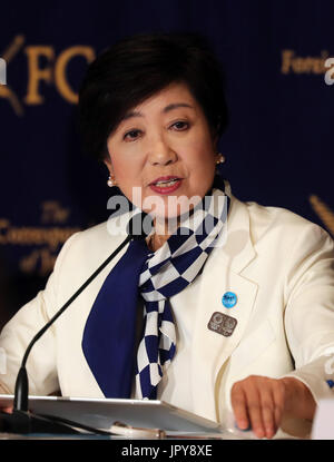 Tokyo, Japon. 3e août, 2017. Gouverneur de Tokyo, Yuriko Koike prononce un discours devant des journalistes étrangers au Club des correspondants étrangers du Japon à Tokyo le Jeudi, août 3, 2017. Koike est devenu Tokyos Première femme leader il y a un an. Credit : Yoshio Tsunoda/AFLO/Alamy Live News Banque D'Images