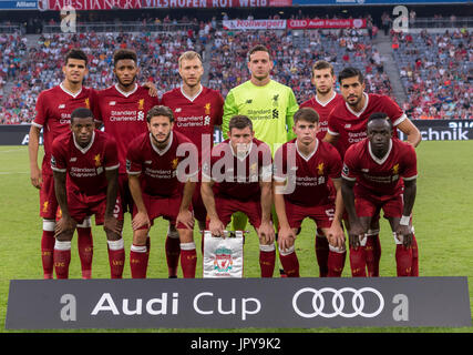 Munich, Allemagne. 2 Août, 2017. Groupe de l'équipe Liverpool line-up Football/soccer : l'équipe de Liverpool photo de groupe (rangée du haut - de gauche à droite) Dominic Solanke, Joe Gomez, Ragnar Klavan, Danny Ward, Jon Flanagan, Emre Can, (rangée du bas - de gauche à droite) Georginio Wijnaldum, Adam Lallana, James Milner, Ben Woodburn et Sadio Mane avant l'Audi Cup 2017 match final entre Liverpool FC 1(4-5)1 Atletico de Madrid à l'Allianz Arena de Munich, Allemagne . Credit : Maurizio Borsari/AFLO/Alamy Live News Banque D'Images