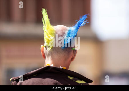 Une rébellion rébellion rebelles punk rock festival Blackpool spike mohawk mohican hérissée de pointes coiffure cheveux steampunk rock hors-doc martens à bascule Banque D'Images