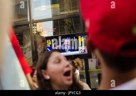 Sao Paulo, Brésil. 2 Août, 2017. Protestation contre le président du Brésil, Michel Temer sur l'Avenida Paulista. Députés aujourd'hui décider d'accepter la dénonciation faite contre Temer par le Bureau du Procureur général. Credit : Rogerio Cavalheiro/Alamy Live News Banque D'Images