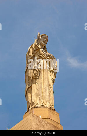 Jésus Christ statue trônant au sommet de la montagne Urgull à San Sebastian. Pays Basque, Espagne Banque D'Images