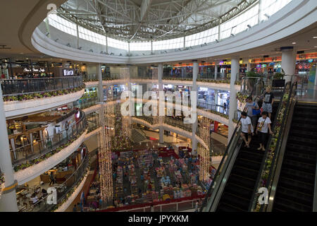 Intérieur de Robinson Mall, Ermita, Manila, Philippines Banque D'Images