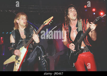 Le guitariste KK Downing et Glenn Tipton de Judas Priest effectue au Nassau Coliseum le 21 mars 1984 à Nassau New York. Credit : mpi04/MediaPunch Banque D'Images