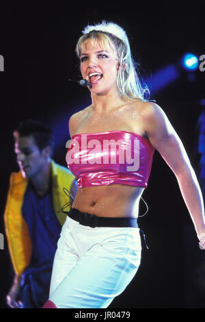 POMPANO Beach, FL - 28 juin : la chanteuse pop Britney Spears réalise vivre à Pompano Beach Amphitheatre le 28 juin 1999 à Pompano Beach FL. Credit : mpi04/MediaPunch Banque D'Images