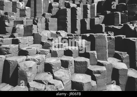 Lit de roches volcaniques basaltiques hexagonales colonnes à la Giant's Causeway Coast - Le Site du patrimoine mondial naturel de l'Irlande du Nord d'Antrim Bushmills Banque D'Images