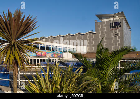 SOUTHEND-ON-SEA, ESSEX, Royaume-Uni - 03 AOÛT 2017 : vue extérieure du Cliffs Pavilion Theatre Banque D'Images