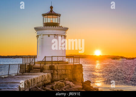 South Portland, Maine, USA, au brise-lames de Portland la lumière. Banque D'Images
