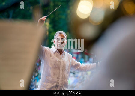 Christopher Wilkins mène l'orchestre Boston Landmarks outdoor summer concert au Shell Hatch Boston Massachusetts Banque D'Images