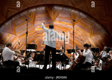 Christopher Wilkins mène l'orchestre Boston Landmarks outdoor summer concert au Shell Hatch Boston Massachusetts Banque D'Images