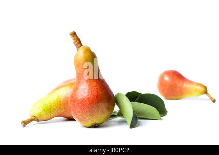 Fruits poires fraîches isolées sur fond blanc Banque D'Images