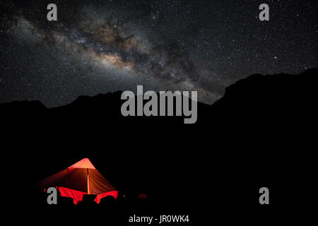 Camping dans la Cordillère Blanca Banque D'Images