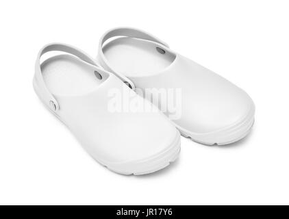 Chaussures Crocs. Une paire de sabots blanc isolé sur fond blanc w/ path Banque D'Images