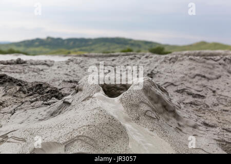 Le Berca volcans de boue sont une réserve botanique et géologique en Roumanie Banque D'Images