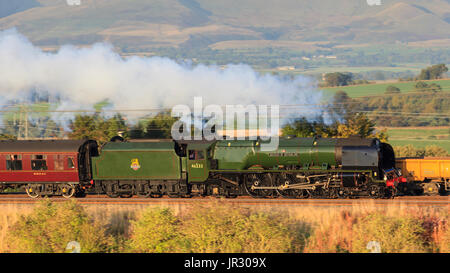 Locomotive à vapeur préservées de la duchesse de Sutherland est photographié à Clifton, en Angleterre le transport de la Scottish Lowlander. Banque D'Images