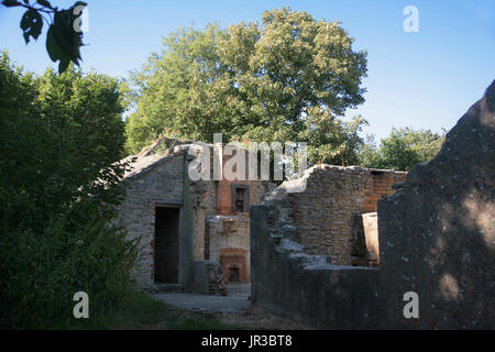 Chalet sans toit, d'un bureau de poste, Rang dans le village abandonné de Tyneham, à l'île de Purbeck, Dorset, England, UK Banque D'Images